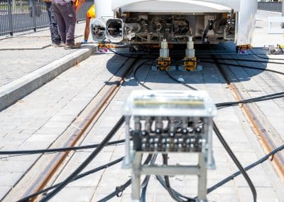 Réenraillement d’un tramway en ville – Système LS FERRO en action