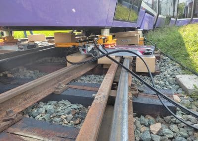 Installation d'un kit de réenraillement en extérieur, en environnement contraint