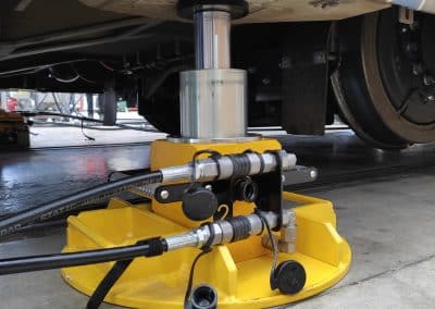 Verin de calage caisse ferroviaire en atelier