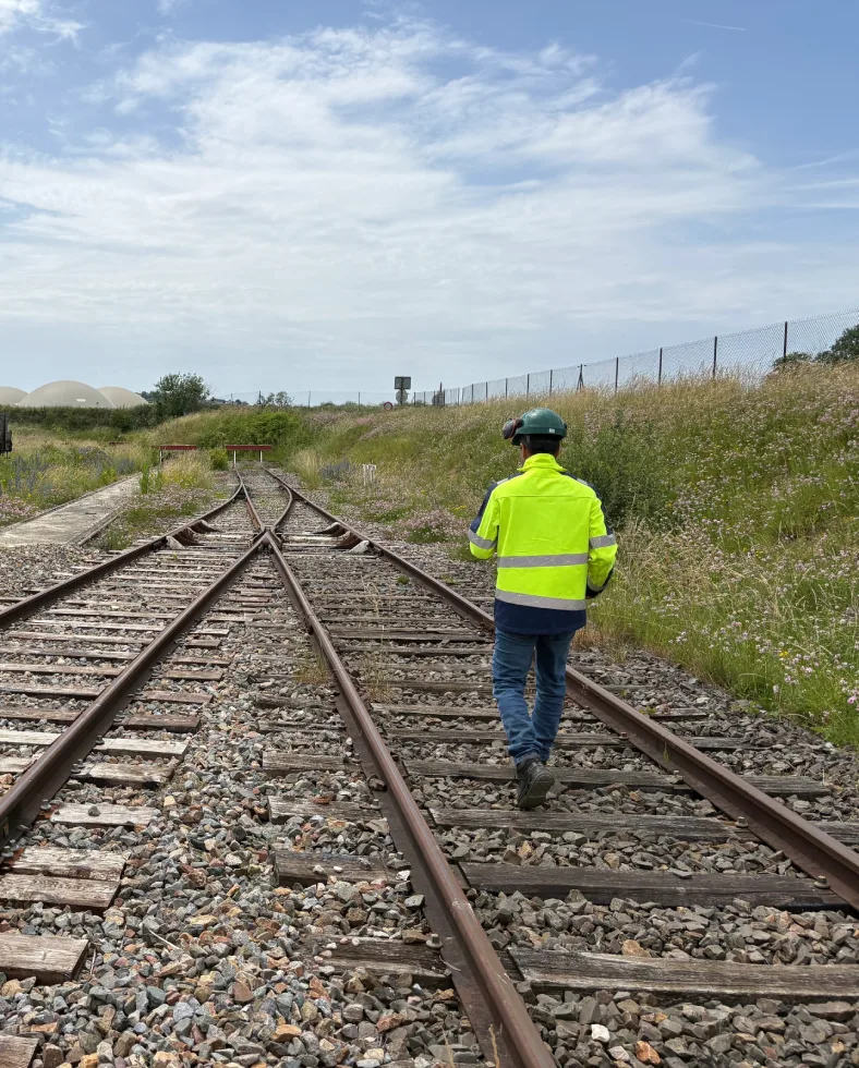 Chef de manœuvre ferroviaire habilité grâce à la formation de LS Ferroviaire