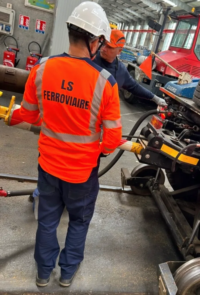Expert ferroviaire LS Ferroviaire en intervention sur un équipement de train