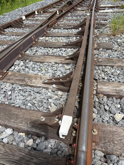 Aiguillage ferroviaire illustrant les exigences de sécurité et de maîtrise des circulations en exploitation ferroviaire industrielle