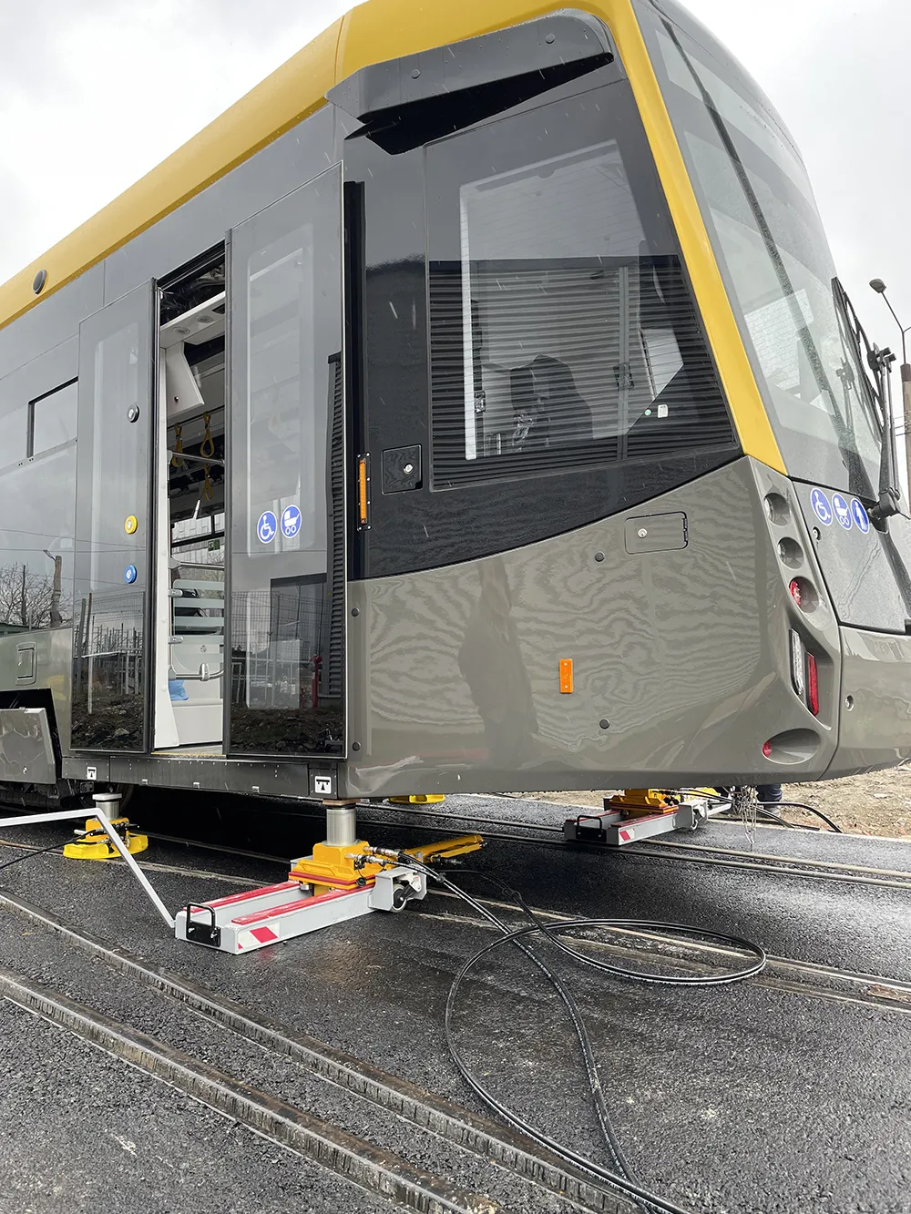 Réenraillement ferroviaire d’un matériel roulant